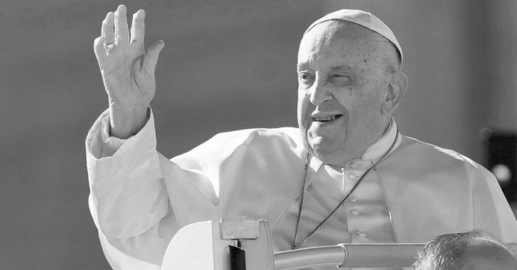 O Papa Francisco e o Paradoxo da Simplicidade: Vivendo na Modéstia em Meio a uma Riqueza Histórica